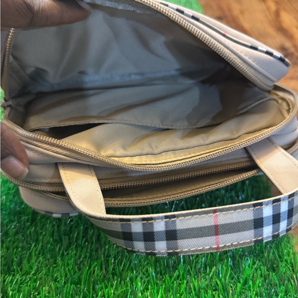 Burberry Fragrance Travel Bag - Picture 6 of 8